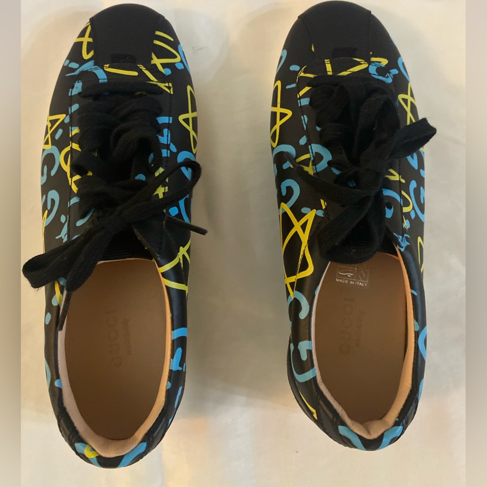 Gucci ghost logo sneakers •   #authentic